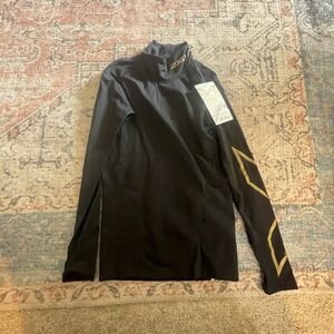 2XU Black Long Sleeve Compression Top with Gold Detailing